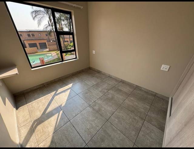 2 BEDROOM TOWNHOUSE FOR SALE IN GLEN MARAIS